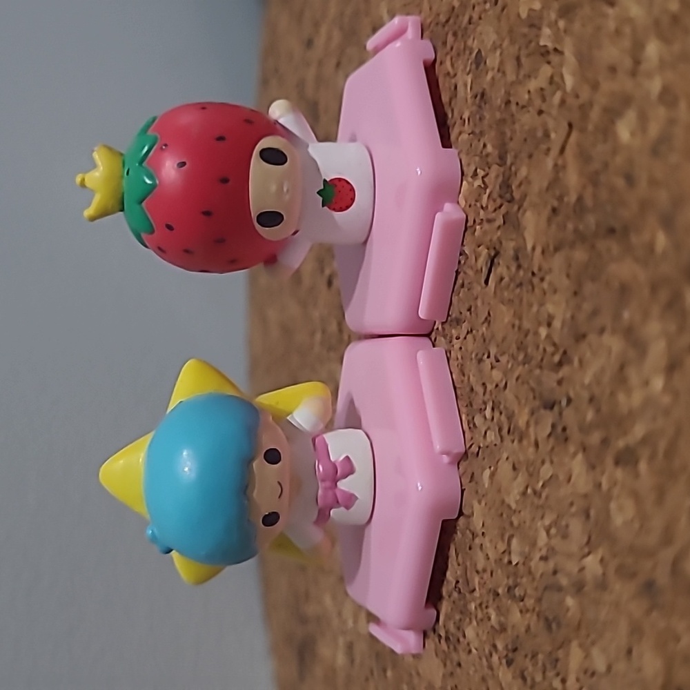 Sanrio Strawberry and Little Twin Star (Kiki) figurines